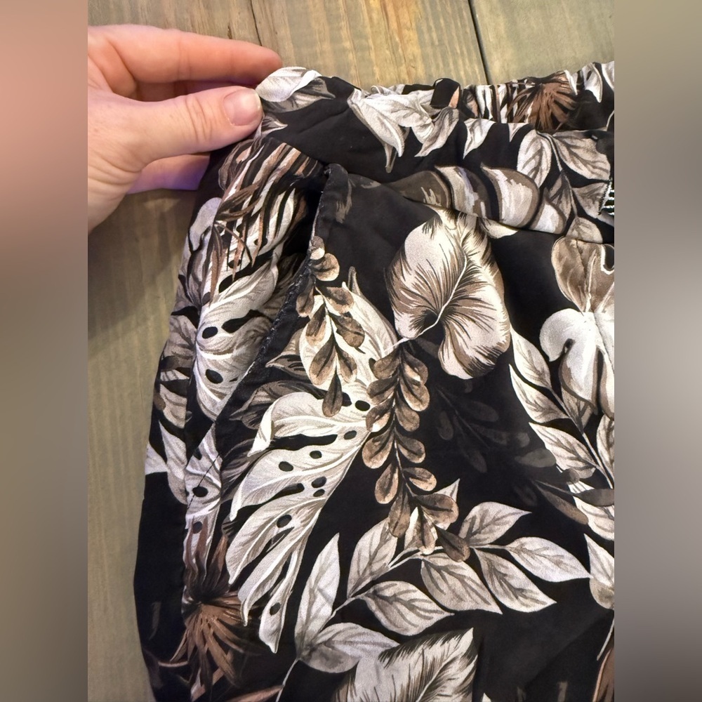 🌴Soft & Stretchy Tropical Print Pants - Made in Italy - TU (One Size)🌴 - Picture 6 of 12